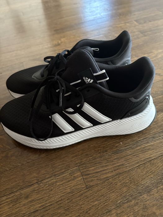 Adidași sport purtați o singură dată. Mãrime 40.5!