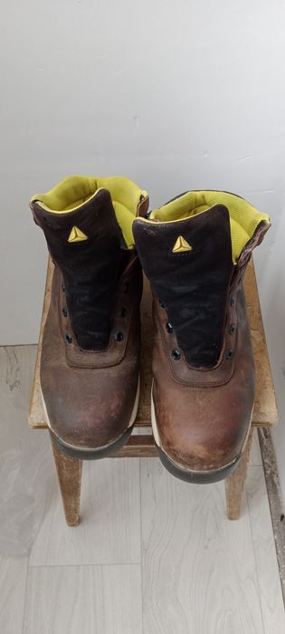 Продам спец ботинки