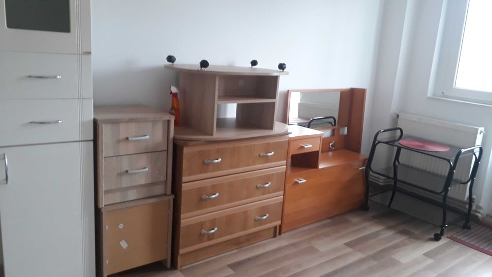 Mobila Nouă si utilizată dulapuri comode noptiere masa, cuier  etc
