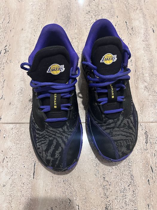 Adidasi pentru baschet