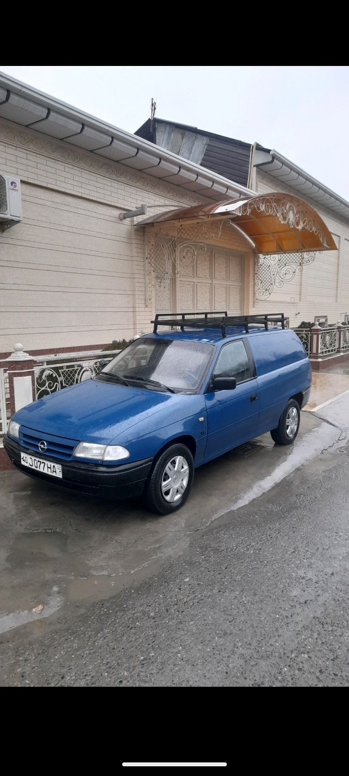 Opel astra soriladi