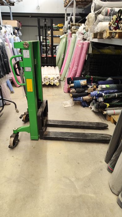 Ръчен хидравличен стакер 2м