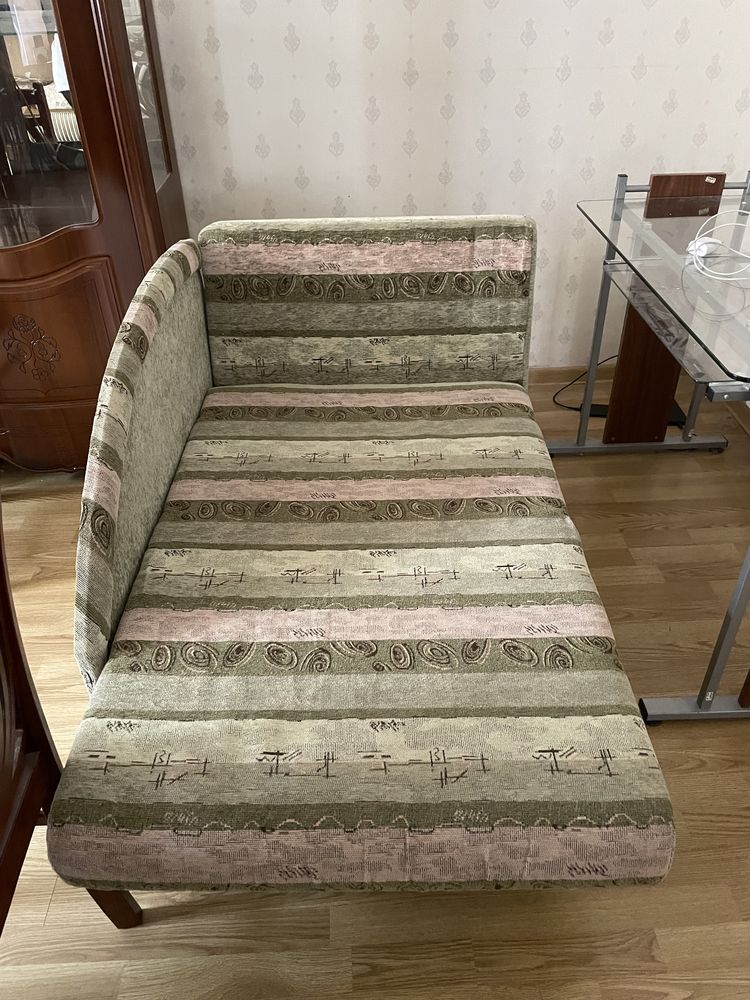 Кровать, компиьютерный стол