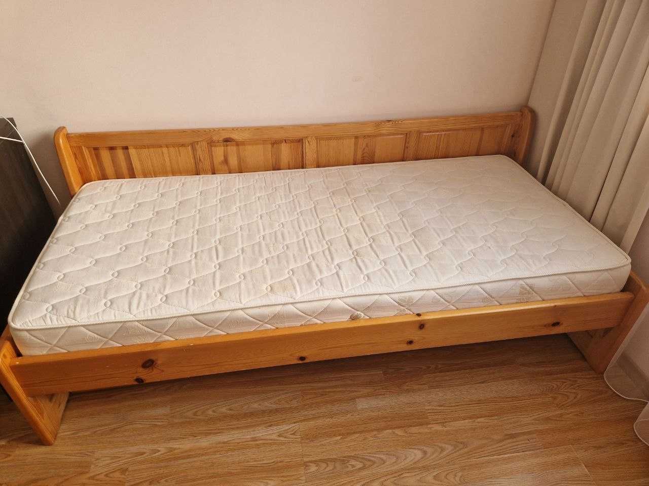 Продава се комплект мебели за спалня