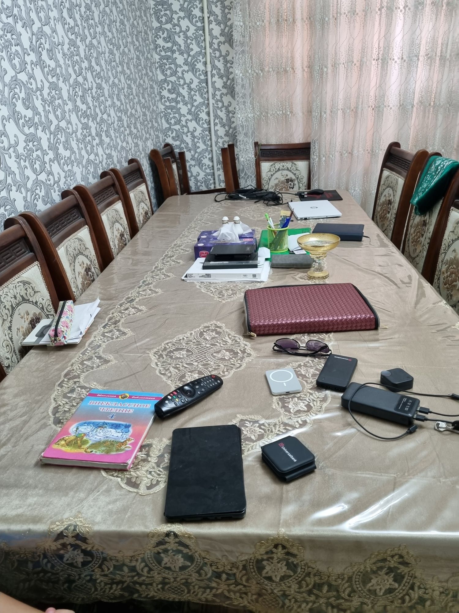Стол и 12 стульев.