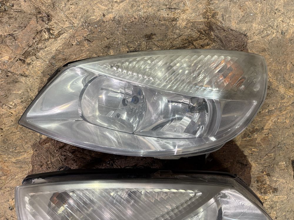 Renault Scenic 2006 година Фарове