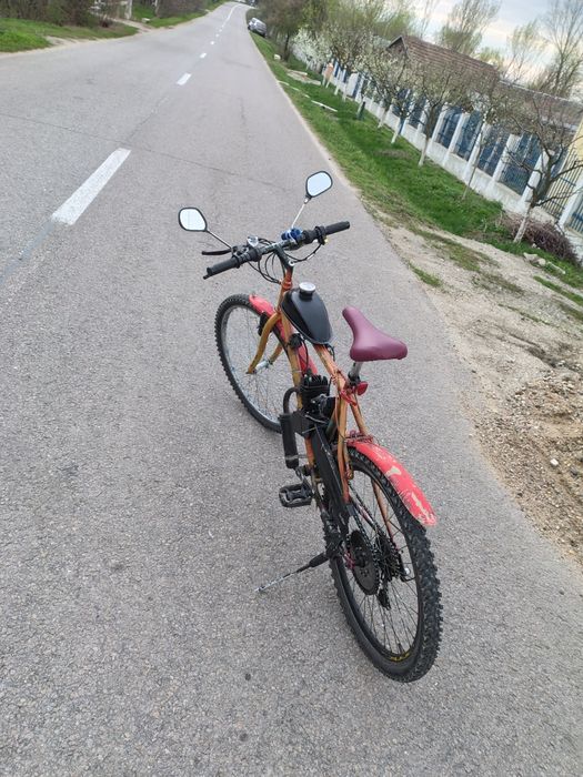 Vând bicicletă cu motor