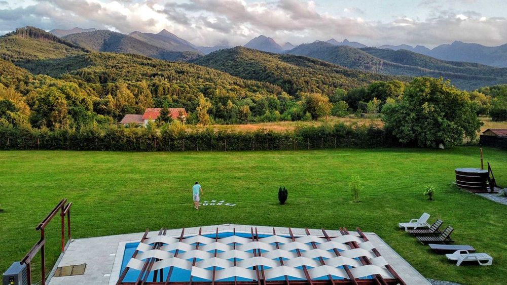 Vila, pensiune Cabana cu piscină încălzită si ciubăr.REVELION OCUPATĂ