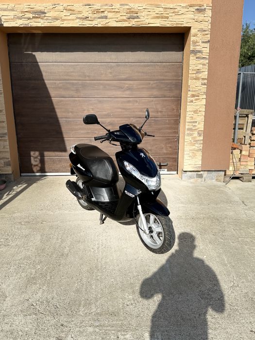 Scuter Peugeot kisbee 2013 , negru lucios (oglindă)