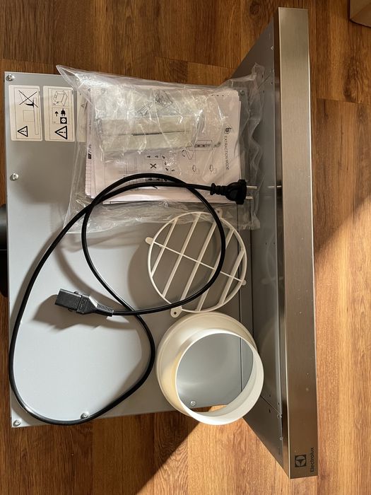 Vand hota telescopica Electrolux, 60cm, inox, noua, 5 ani garantie