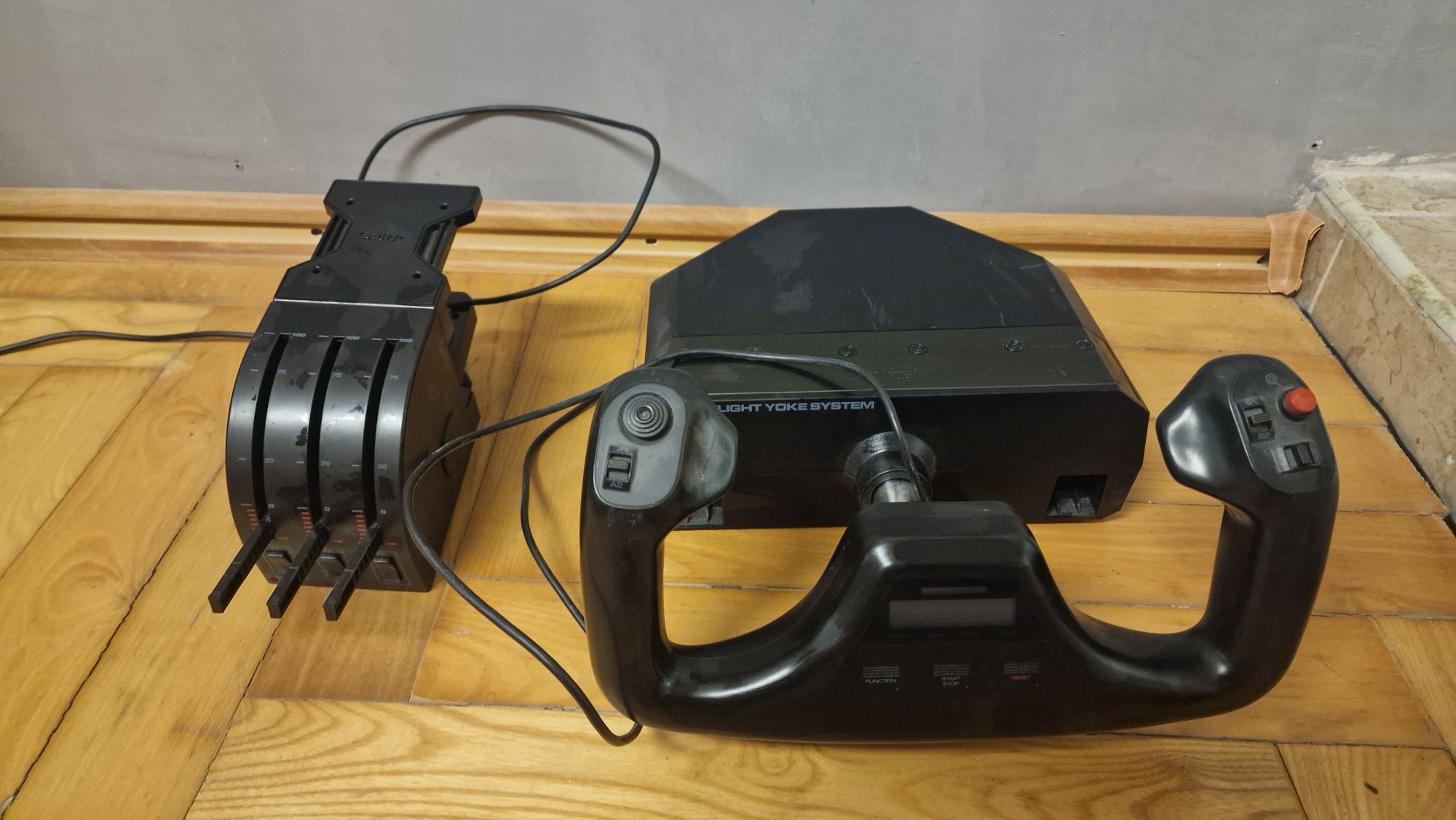 Saitek flight yoke system