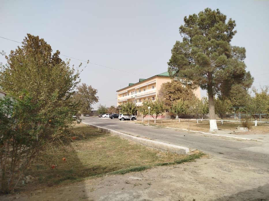 Yer sotiladi 3 qavatli bino bilan Продается земля с 3х этажным зданием