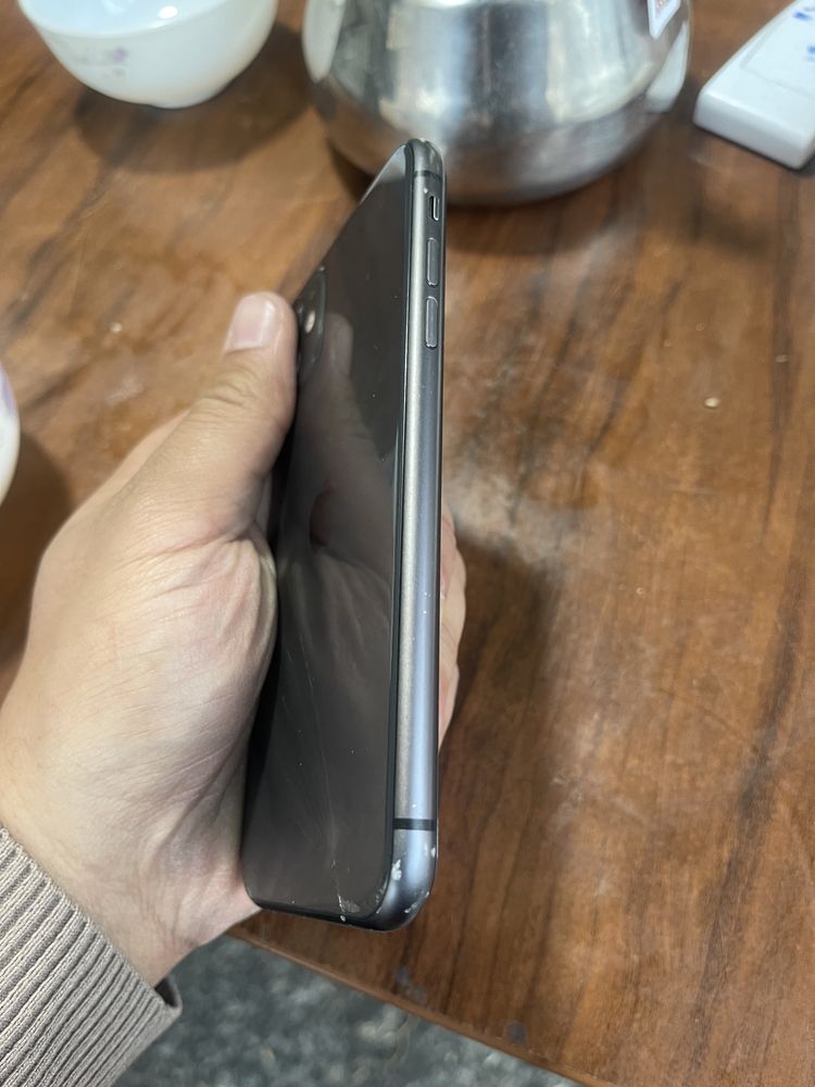 iPhone 11 с гарантией