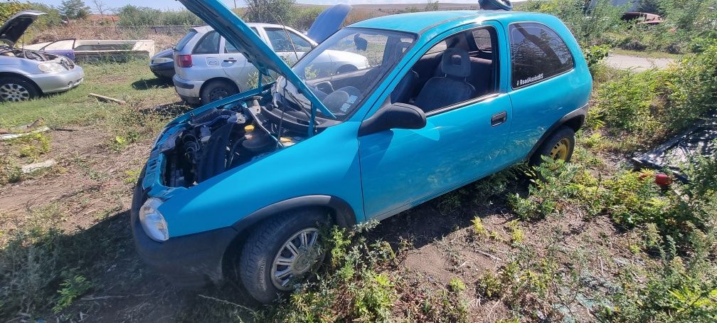 Opel corsa b  1.4 I на части