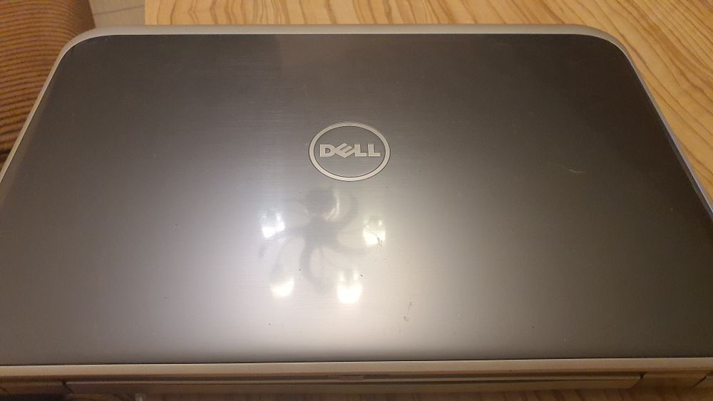 Лаптоп Dell inspiron 15r 5520 6GB ram 256 SSD HARD