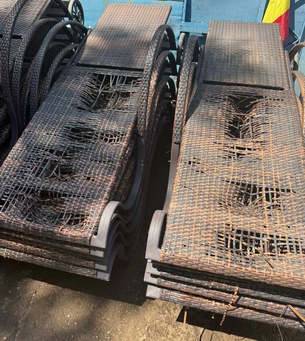 33 buc Sezlong reglabil pe rotile; Sezlong cadru fier; Ratan defect