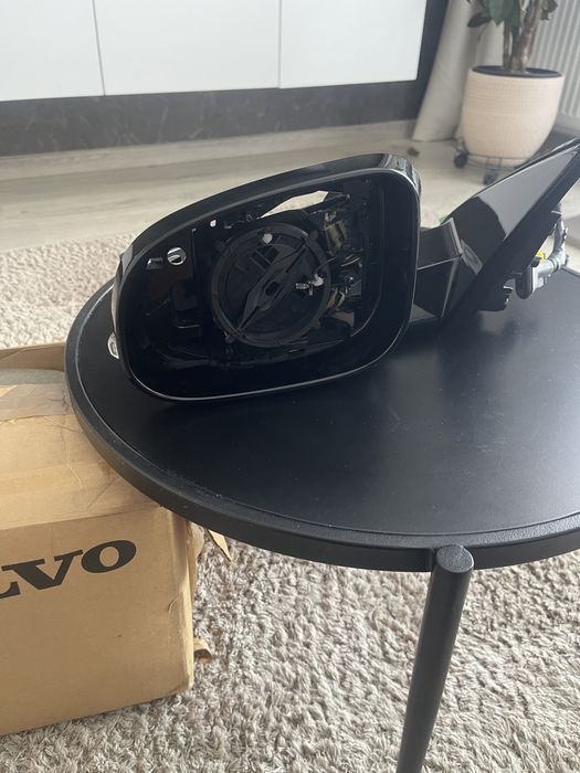 Vand oglinda volvo partea stanga cu senzor. Produs nou