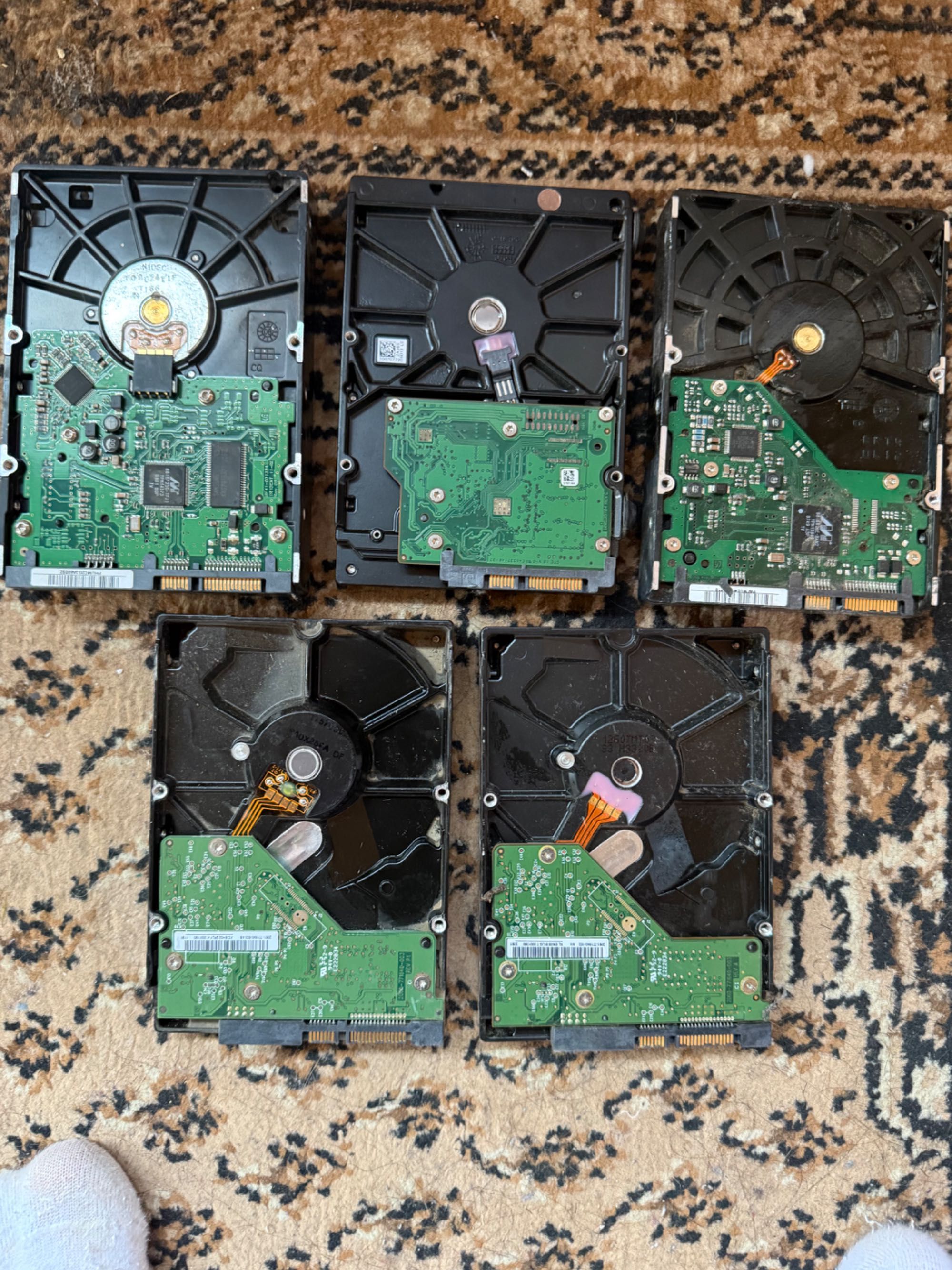 Продавам 5 хард диска HDD