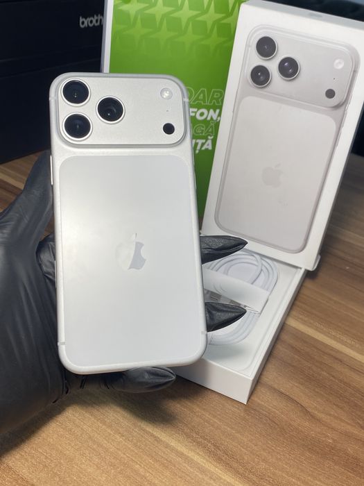 iPhone 17 Pro Max • 512 GB • Silver