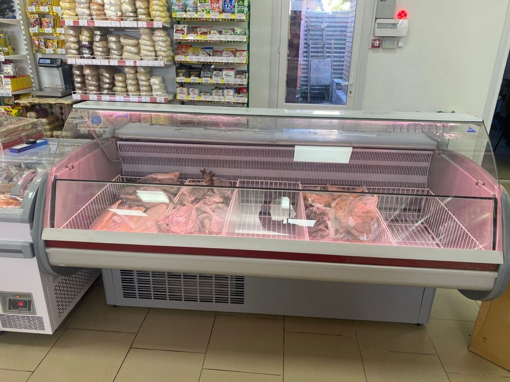 Продам минусовую холодильную витрину