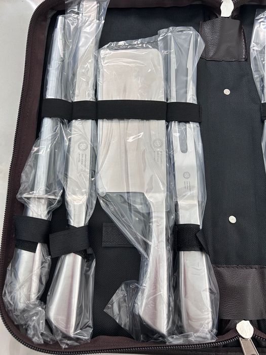 Vând set de cuțite