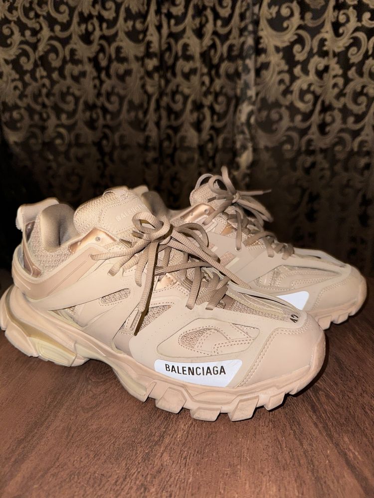 balenciaga track nude