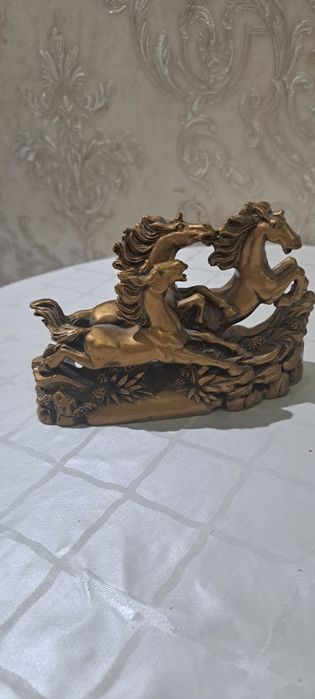 Статуэтка Статуэтка Статуэтка Статуэтка