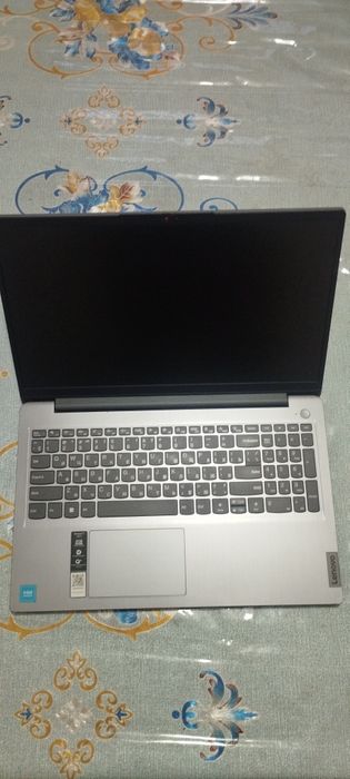 Yangi nootbook sotiladi