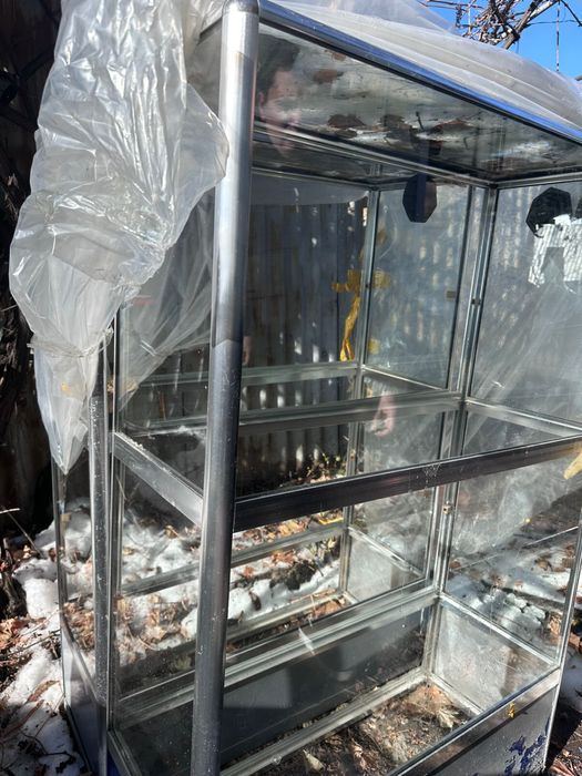 Продам ветрины 2 шт