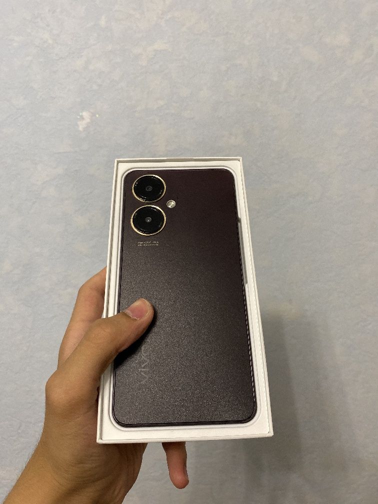 Vivo Y27 bilan Redmi note 6 pro sotiladi srochno !