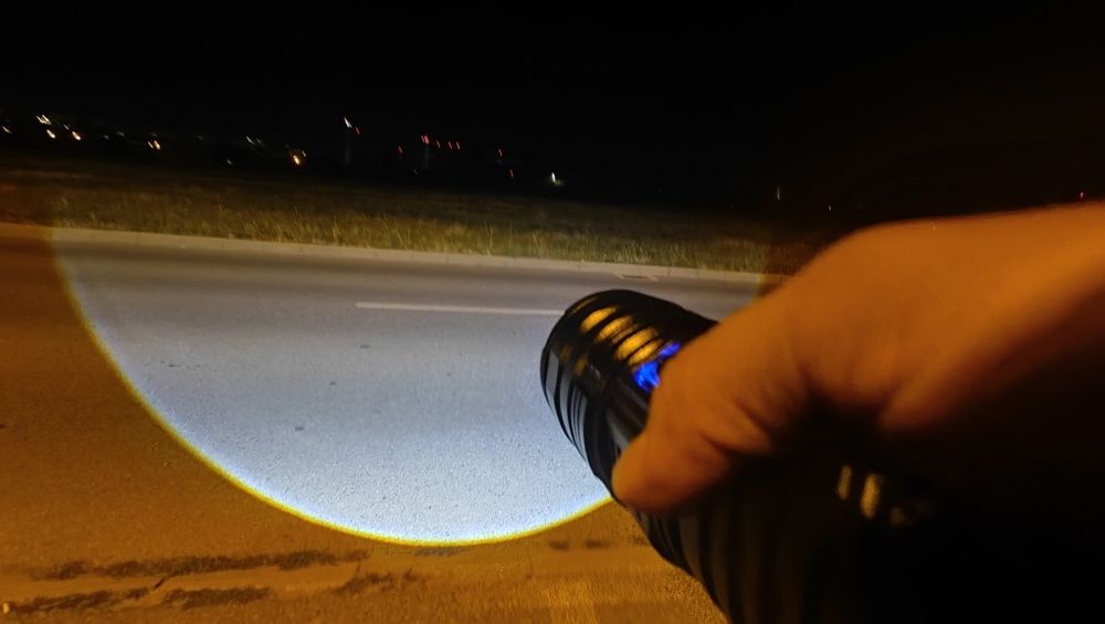 Lanterna  led foarte puternică