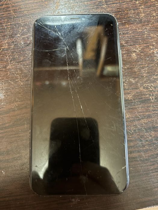 Iphone 12 pro max,iphone 11 simplu. Defecte sau pentru reparat.