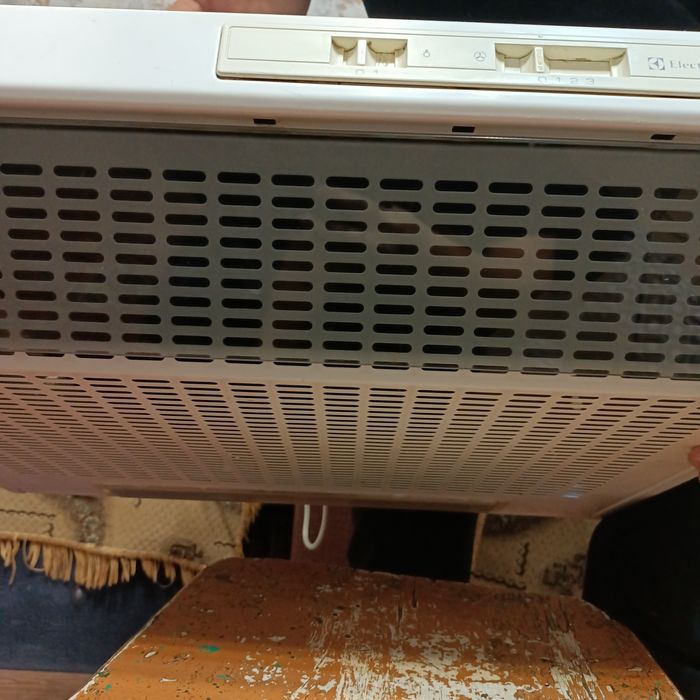 Продаю электрическую вытяжку