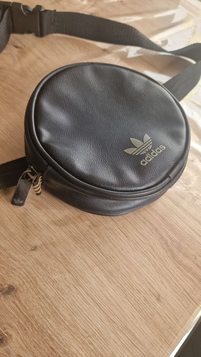 Adidas кожена оригинална кръгла чанта