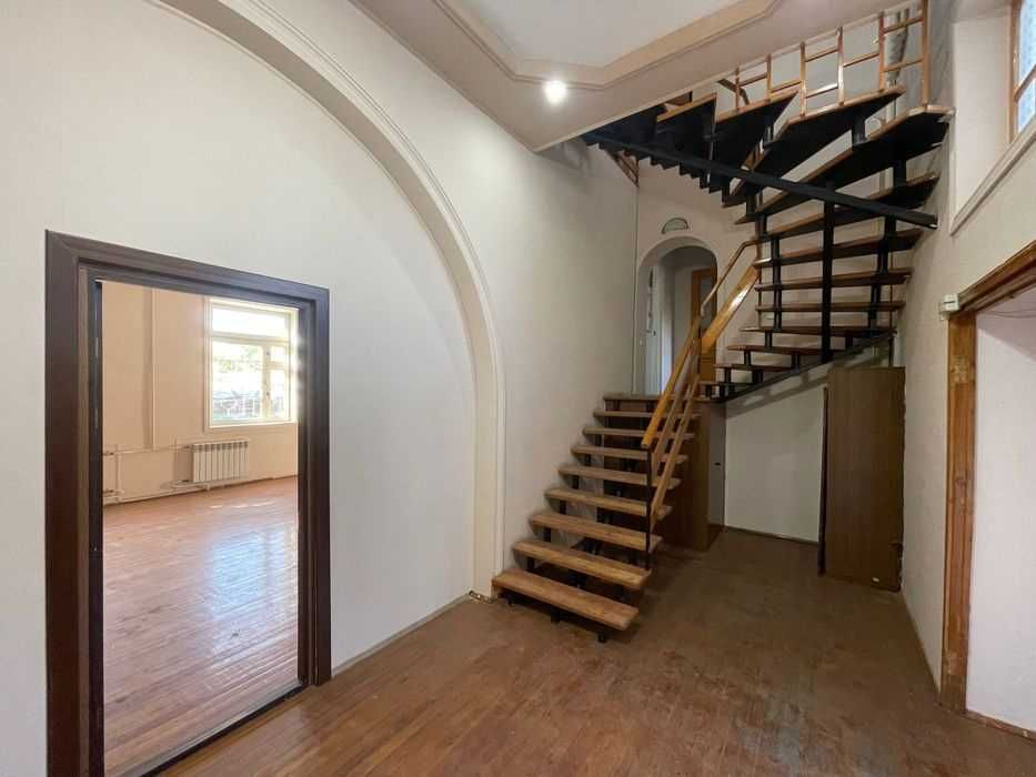 Просторный дом под офис в центре — Мирабадский район, Госпитальный