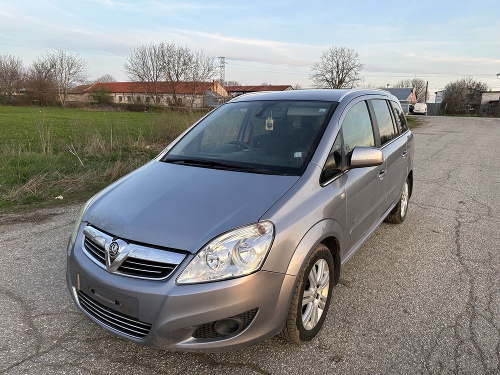 Opel Zafira 2010 на части