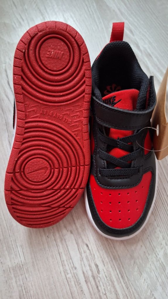 Nike НОВИ кожени маратонки 27номер