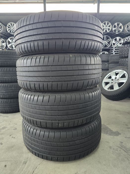 4 Броя 235/55/18 Bridgestone 2x6,8mm 2x5,6mm 23dot