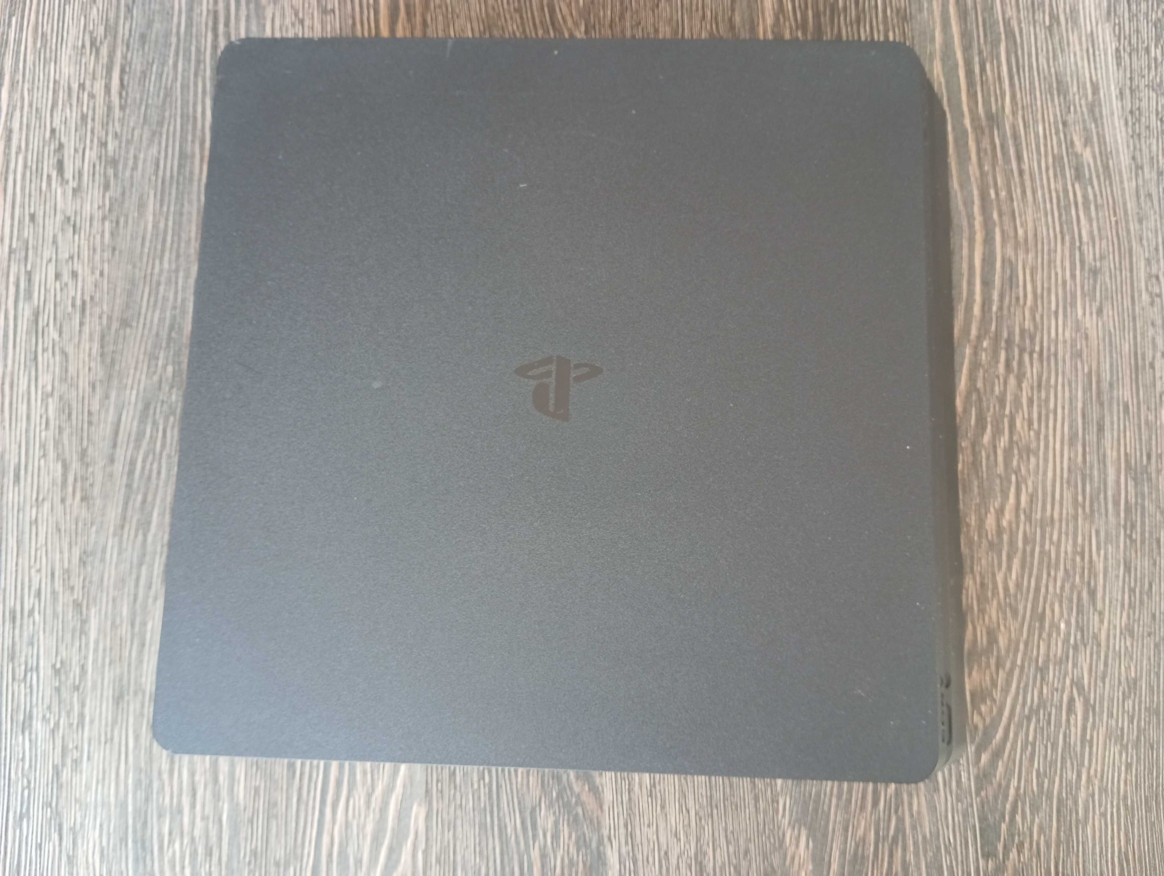 PlayStation 4 Slim черен цвят