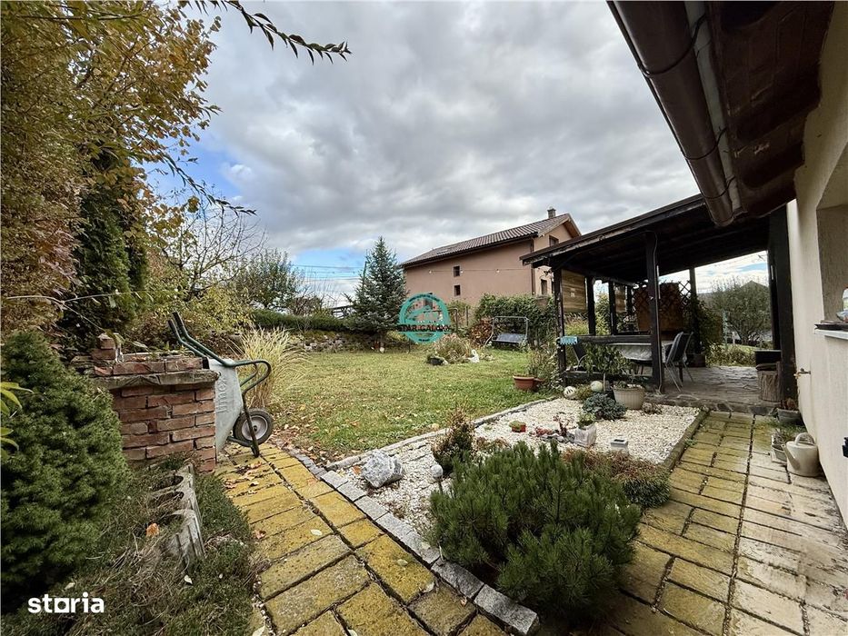 Casa cu 4 camere de vanzare, teren 970 mp, in Livezeni