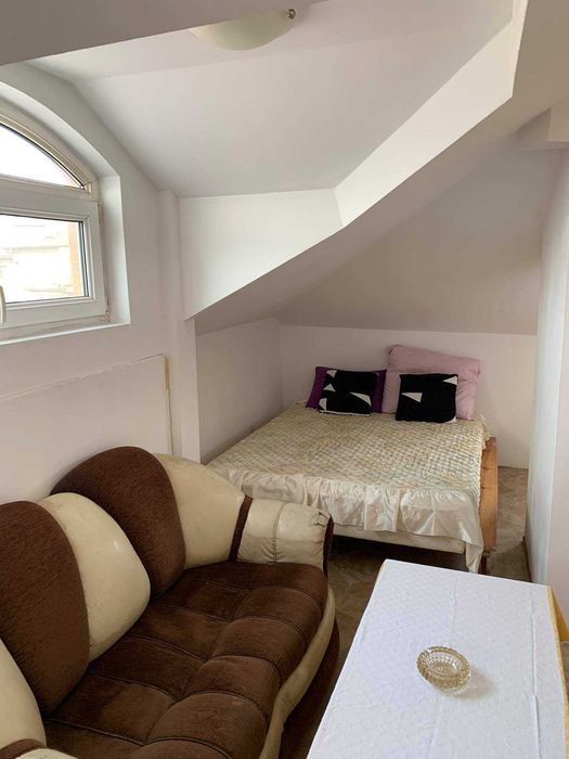 Дава се под наем Едностаен апартамент в Бургас, Център - 35 кв.м за 114.75 € - Снимка #2