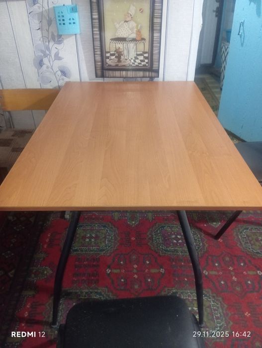 Продам стол кухонный б/у.20000