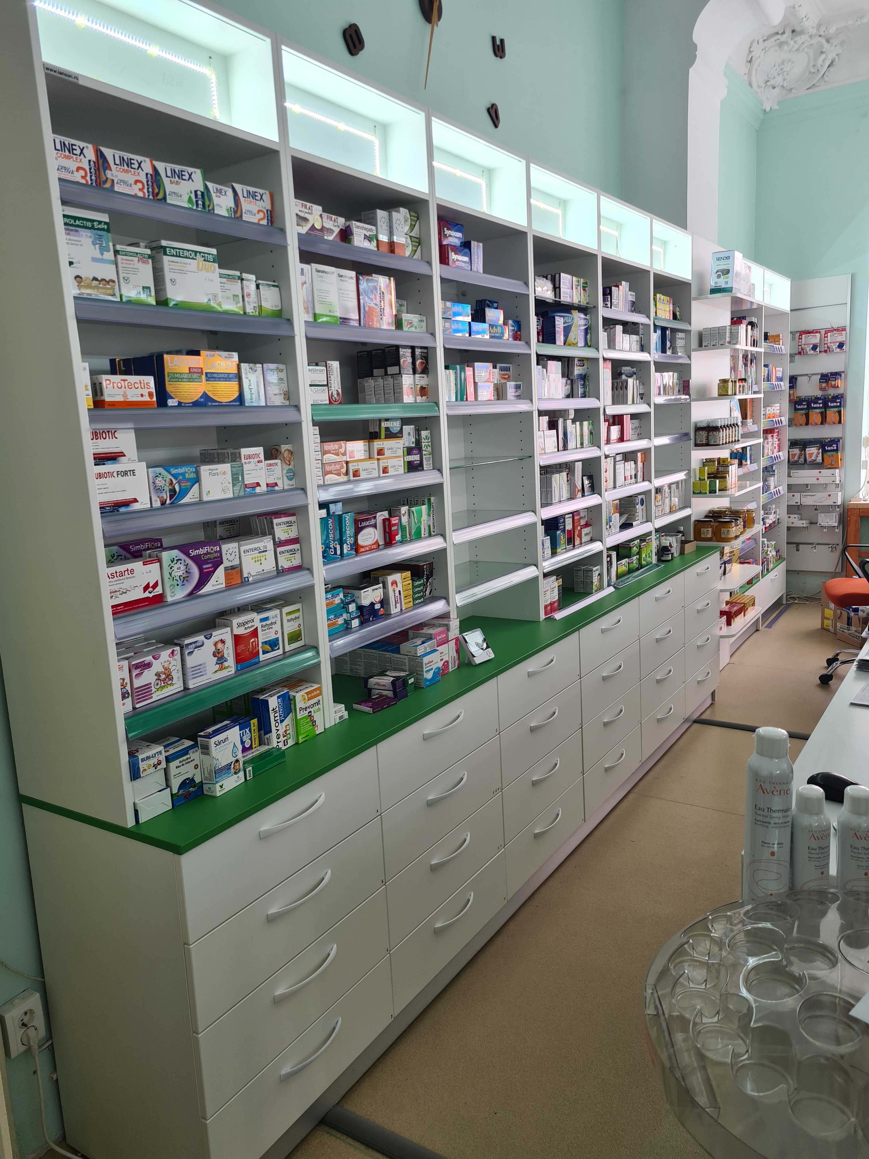 Mobilier Farmacie include frigider,2 xerox, si altele necesare.