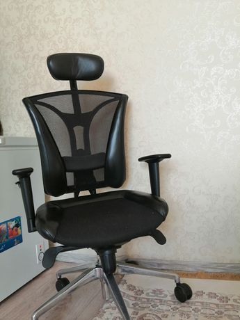 Кресло (офисная мебель)