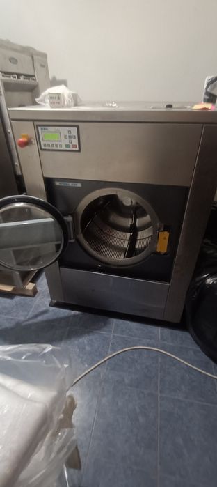 Vând uscător și mașina de spălat