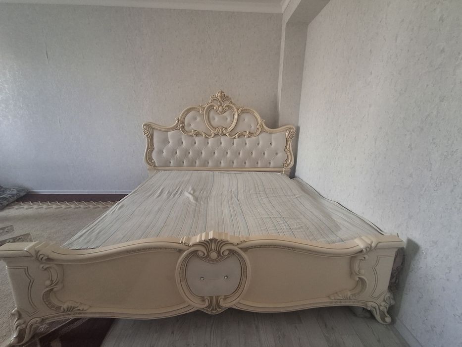 Спальный гарнитура продам