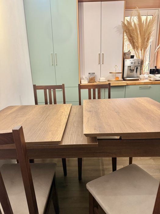 Vand masa extensibila cu 4 scaune moderne lemn masiv
