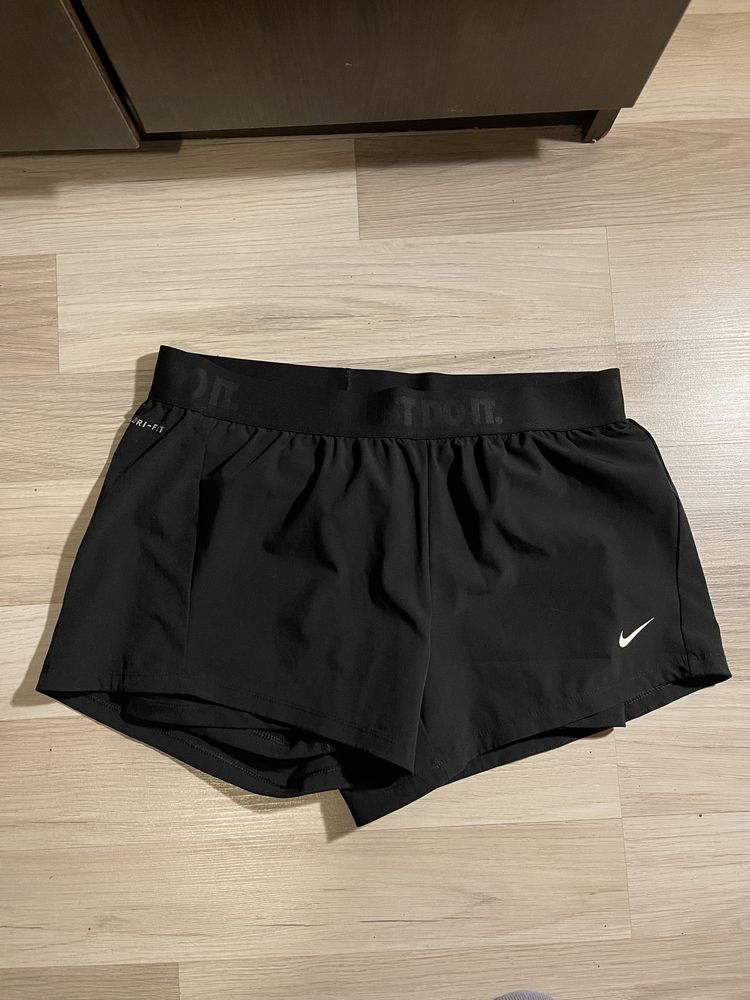 Pantalon scurt cu colant interior Nike Femei M