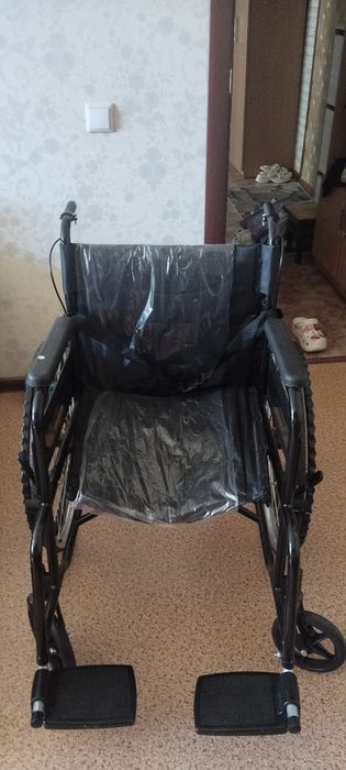 Продам инвалидную коляску , новая