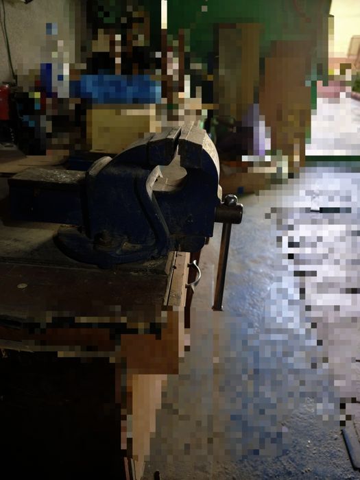 Тиски слесарные  ERON